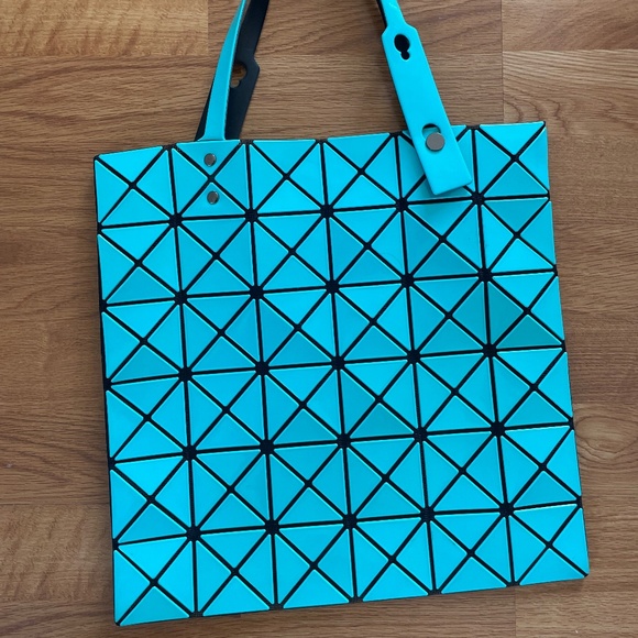 Mint Green Bao Bao Tote - Picture 1 of 5
